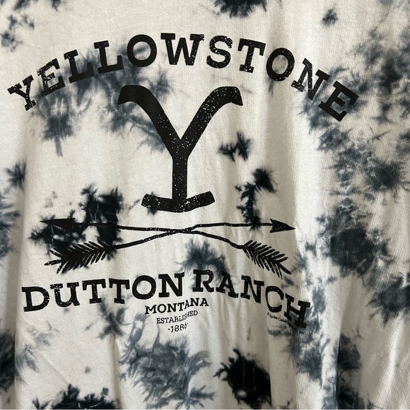 Yellowstone - Dutton Family Ranch Montana Established 1886 • Size Large - Picture 2 of 3